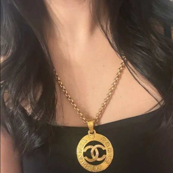 Statement Gold "CHANEL" CC Paris Large Pendant Chain Necklace - Picture 2 of 10
